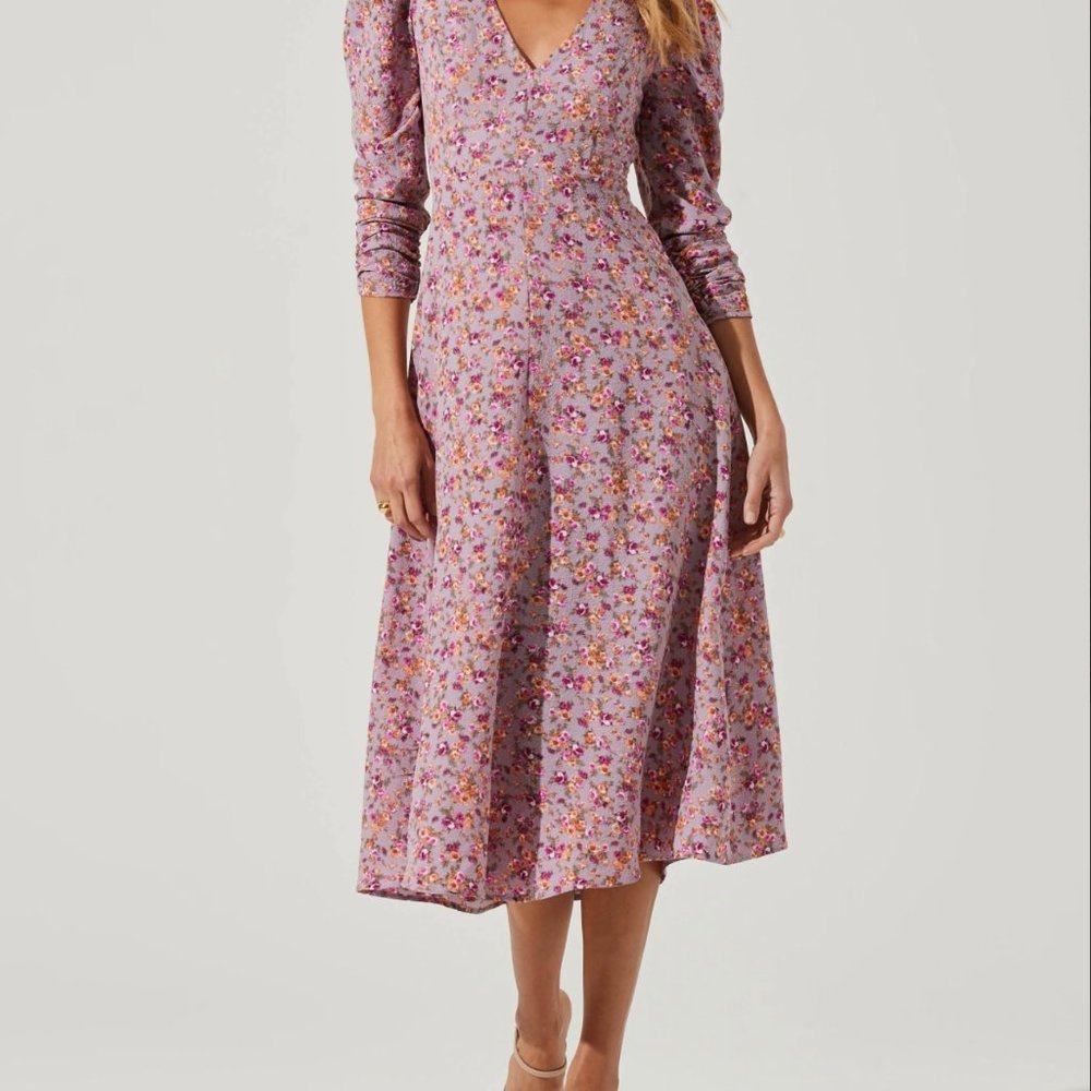 - Astor PUFF SLEEVE V NECK BACK CUTOUT MIDI DRESS
